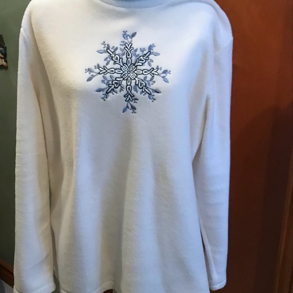 Croft & Barrow Woman's Fleece Top - Picture 2 of 9